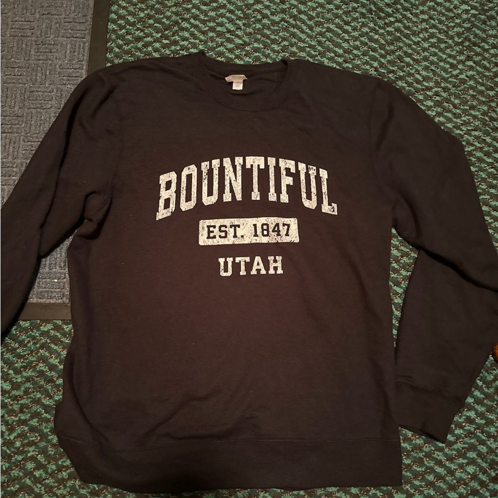 Utah sweatshirt size medium